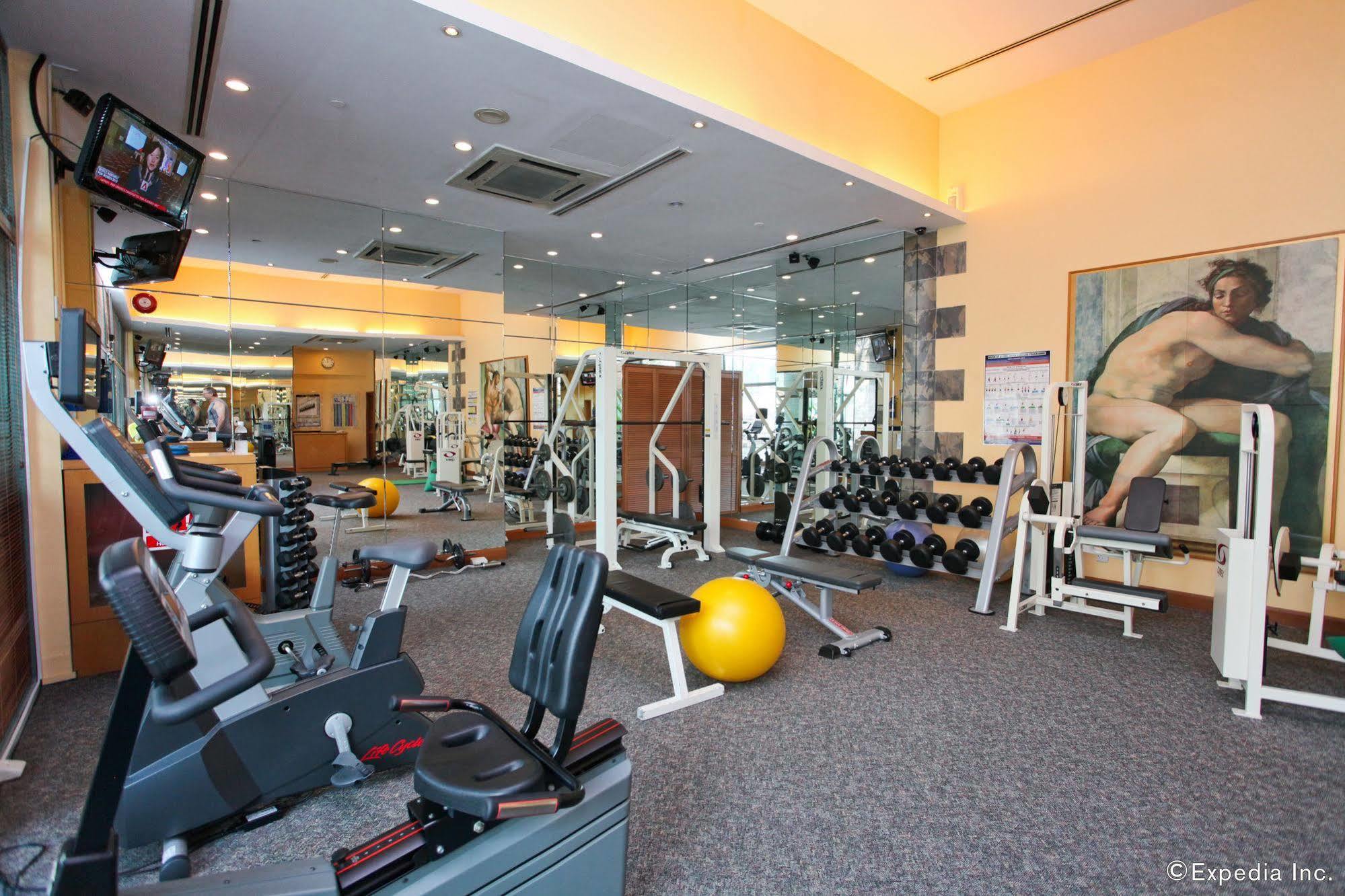 Fraser Place Robertson Walk Singapore Exterior photo The gym at the hotel